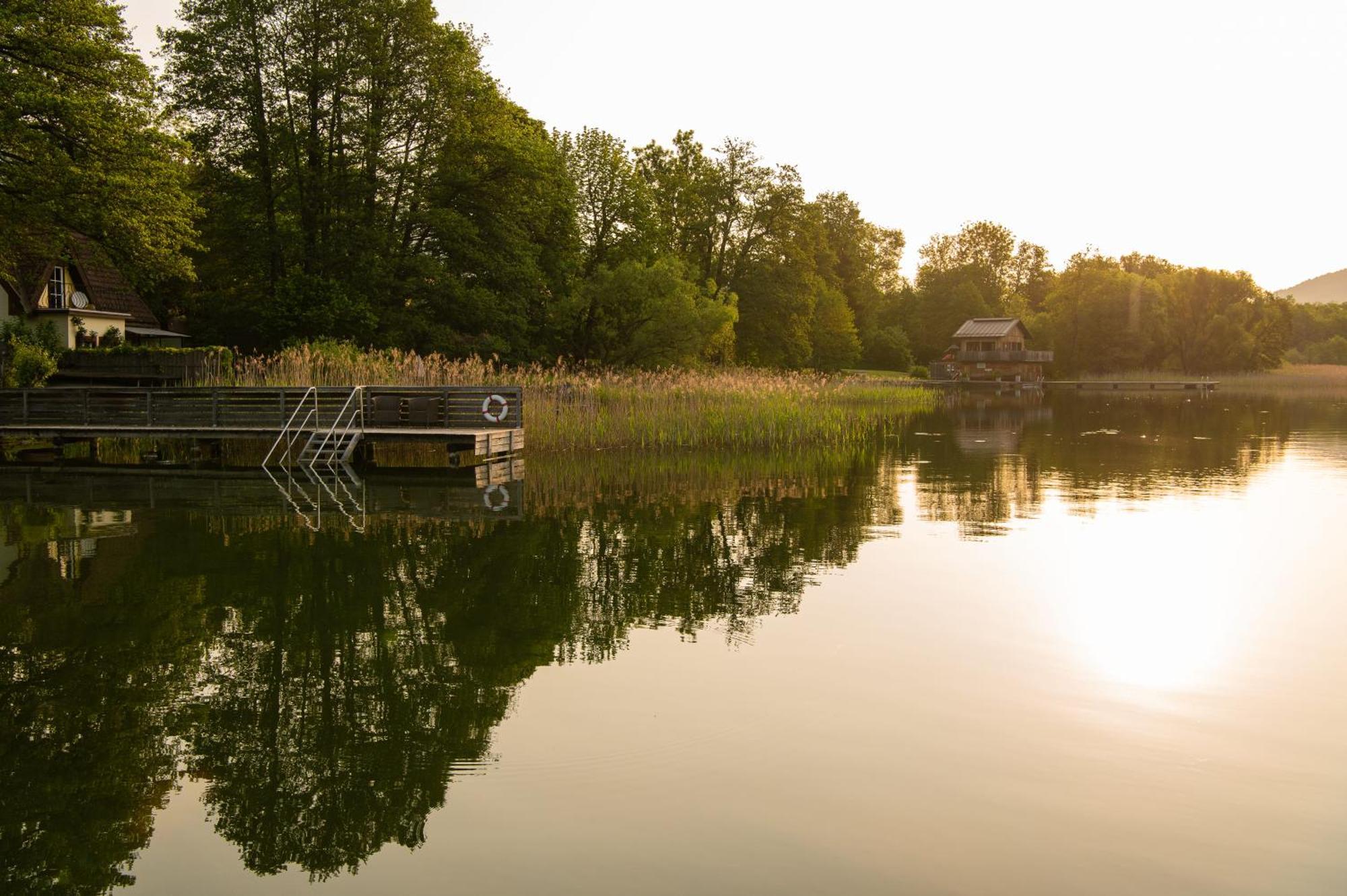 Seehotel Urban Bodensdorf Bagian luar foto