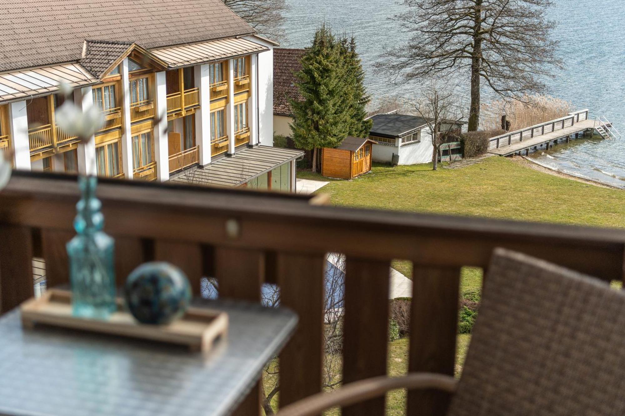 Seehotel Urban Bodensdorf Bagian luar foto