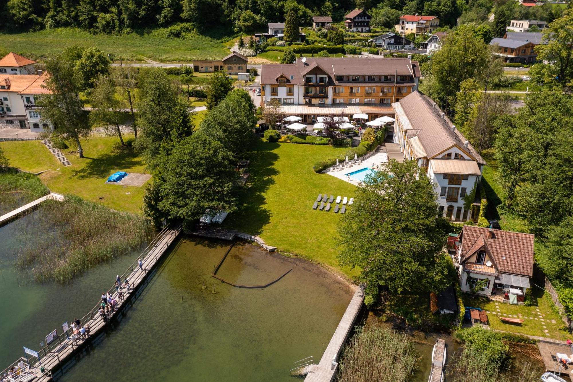 Seehotel Urban Bodensdorf Bagian luar foto