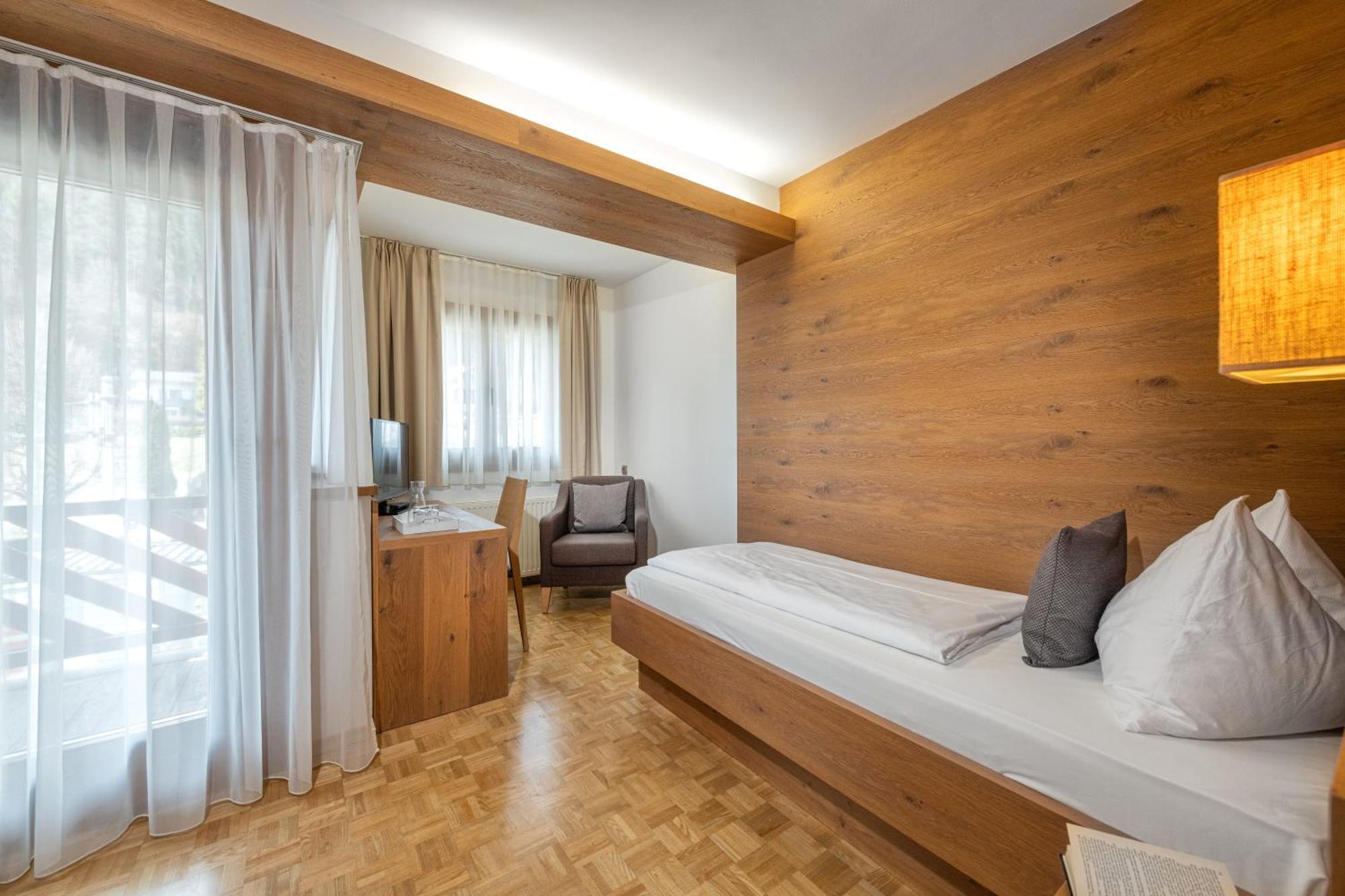 Seehotel Urban Bodensdorf Bagian luar foto