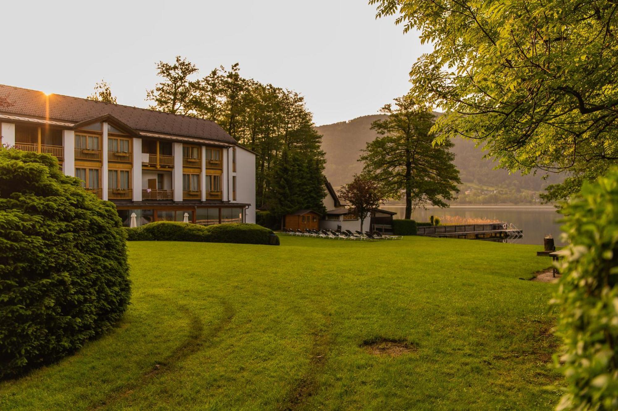Seehotel Urban Bodensdorf Bagian luar foto